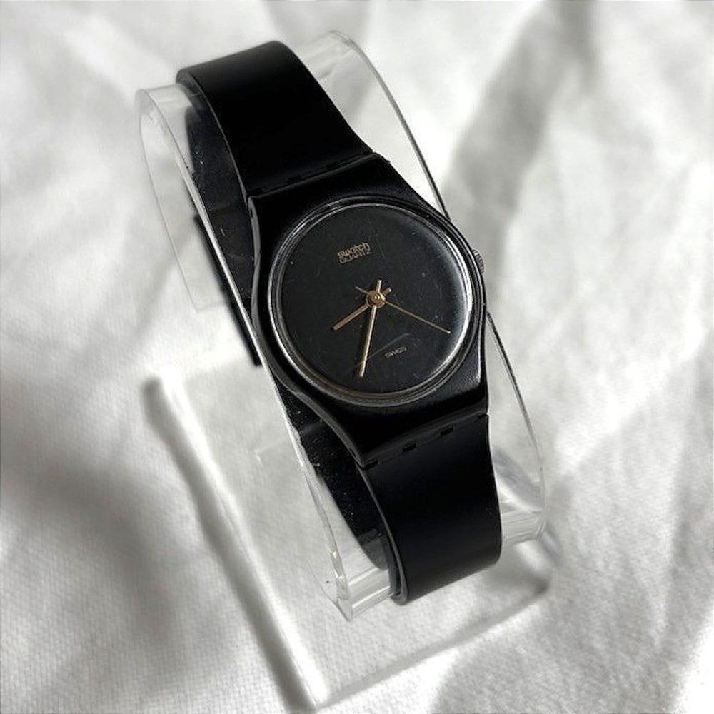 Vtg 80s Swatch Black Magic Women Watch Black Gold 25mm Thin Lightweight Swiss